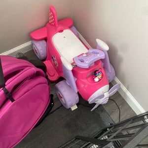 Minnie Mouse Powered Airplane